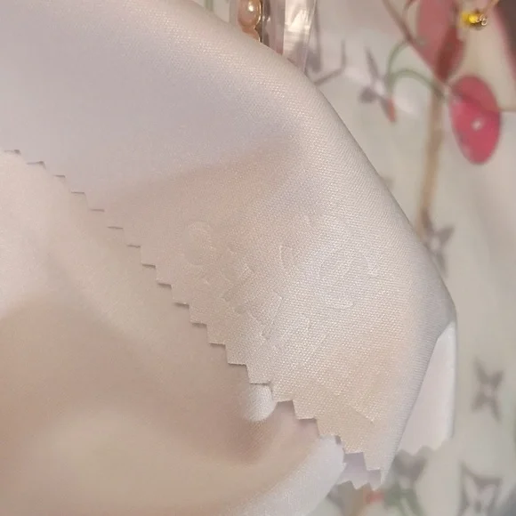 CHANEL Rose-Tinted Sunglasses with Pearl Accent All Inclusive - Picture 15 of 15